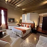 Ruzzini Palace מלון 4*