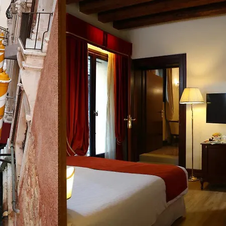 Ruzzini Palace מלון 4*