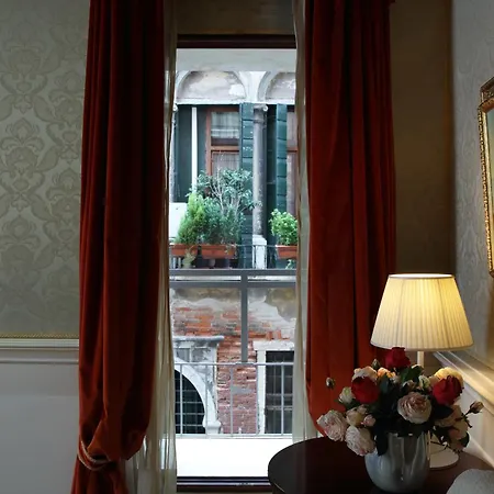 Ruzzini Palace מלון 4*