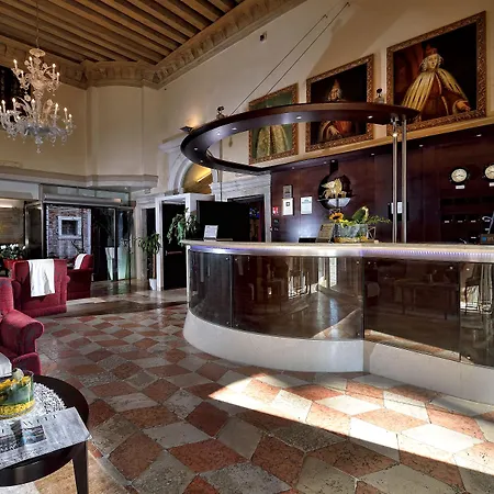 Ruzzini Palace מלון 4*