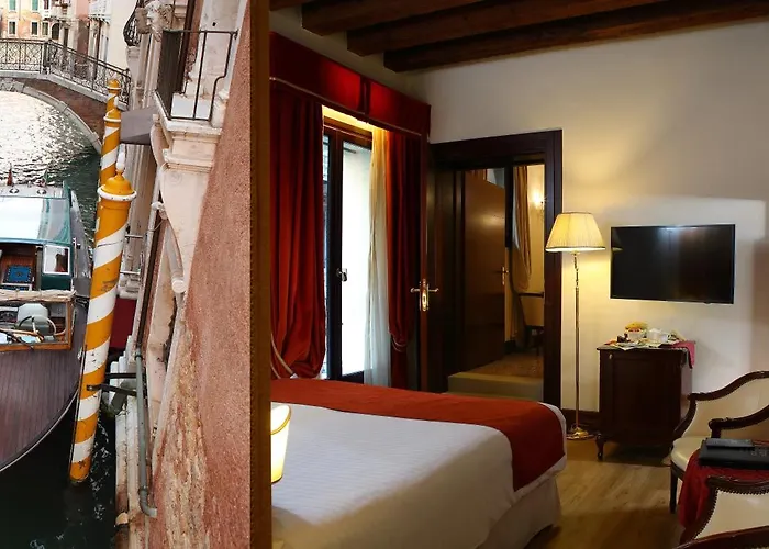 Ruzzini Palace מלון 4*