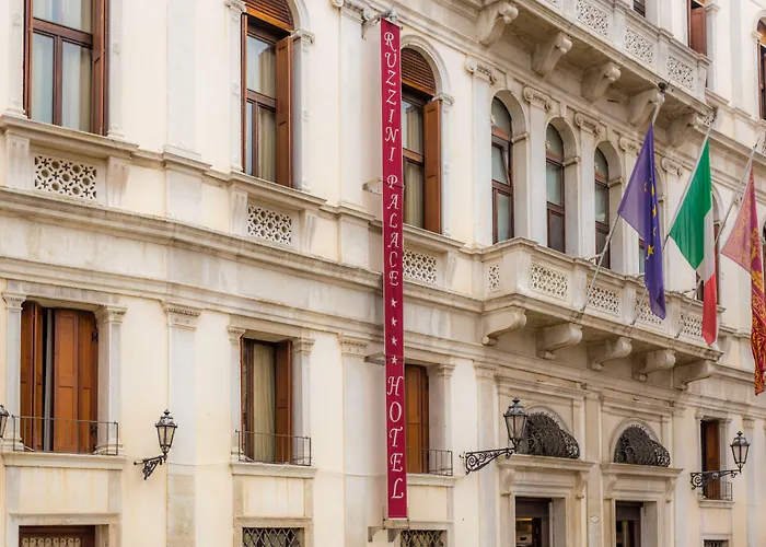 מלון Ruzzini Palace 4*