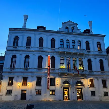 Отель Ruzzini Palace 4*
