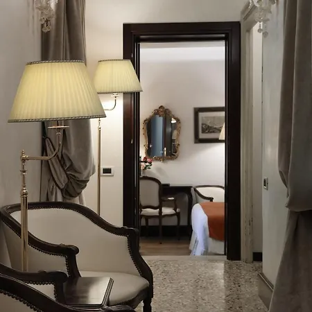Отель Ruzzini Palace 4*